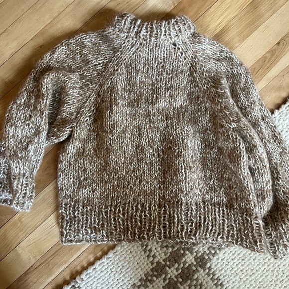 Hand knit Wool Sweater - Picture 3 of 3